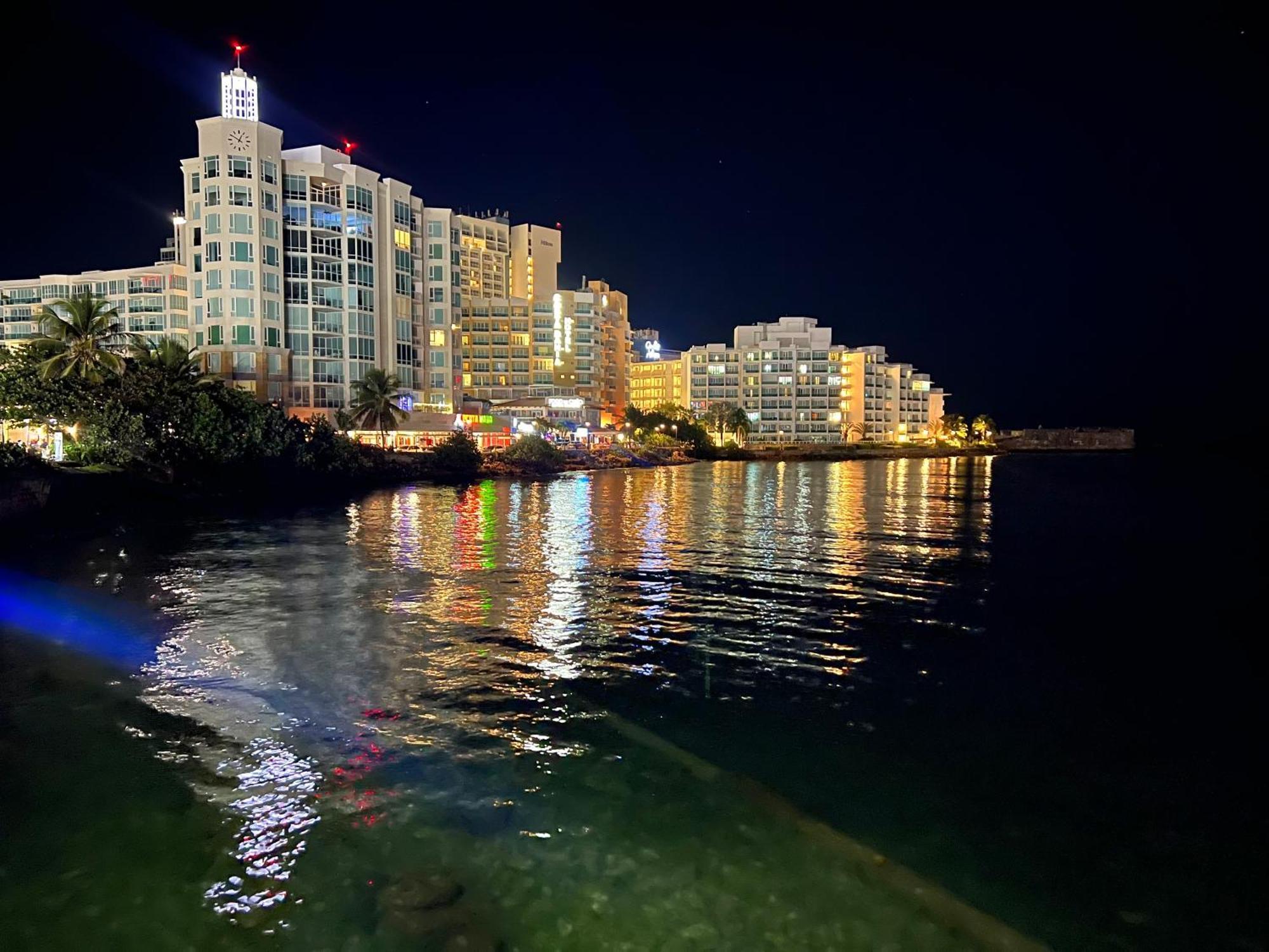 Condado Beachfront Tantra Apartment Сан Хуан Екстериор снимка